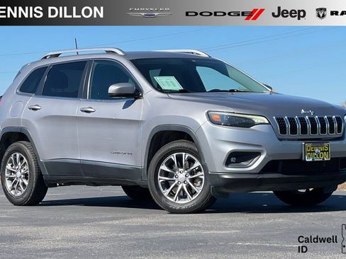 Used 2019 Jeep Cherokee Latitude Plus w/ Cold Weather Group AWD/4WD image 1