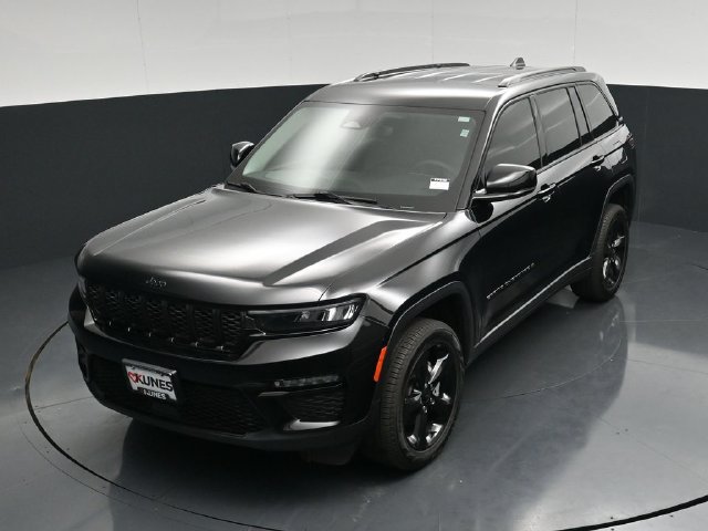 Used 2023 Jeep Grand Cherokee Limited w/ Black Appearance Package AWD/4WD image 51