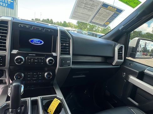 Used 2019 Ford F150 Lariat w/ Equipment Group 502A Luxury AWD/4WD image 13
