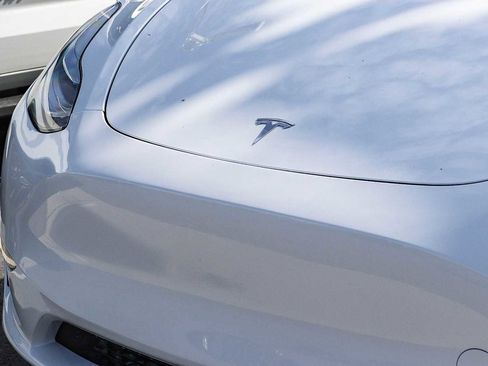Used 2023 Tesla Model Y Long Range image 3