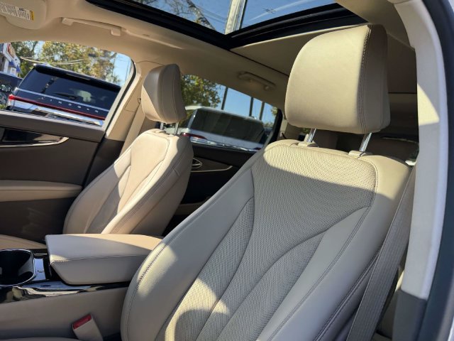 Used 2023 Lincoln Nautilus Reserve AWD/4WD image 11