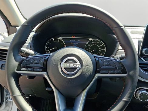 Used 2025 Nissan Altima 2.5 SR AWD/4WD image 18