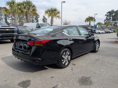 Used 2023 Nissan Altima 2.5 SV image 4