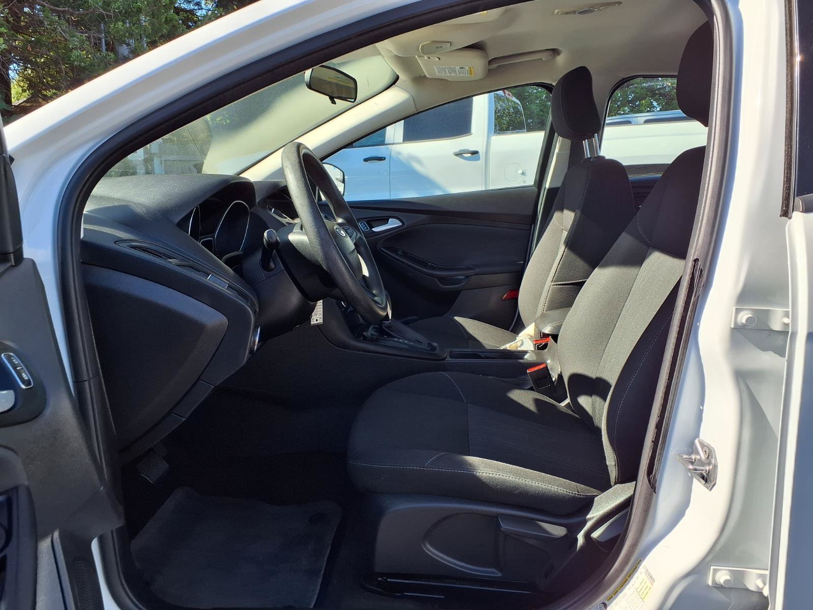 Used 2018 Ford Focus SE FWD image 6