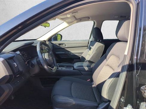 Used 2024 Nissan Pathfinder SV FWD image 16