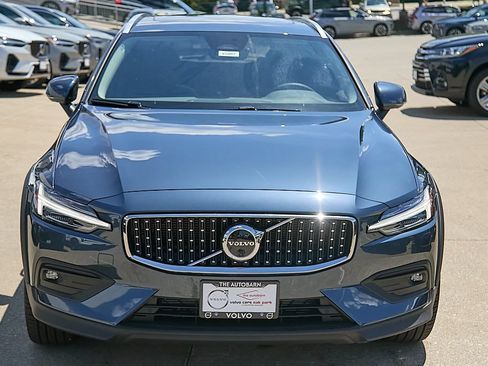 New 2026 Volvo V60 B5 Cross Country Plus w/ Climate Package AWD/4WD image 5