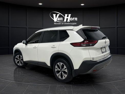 Used 2023 Nissan Rogue SV w/ SV Premium B Package image 3