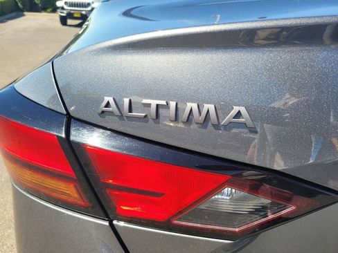 Certified 2025 Nissan Altima 2.5 SV FWD image 10