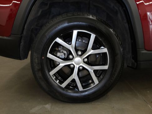 Used 2024 Jeep Grand Cherokee Limited AWD/4WD image 21