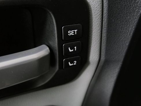 Used 2016 Toyota Sequoia Limited w/ Safety & Convenience Package AWD/4WD image 16