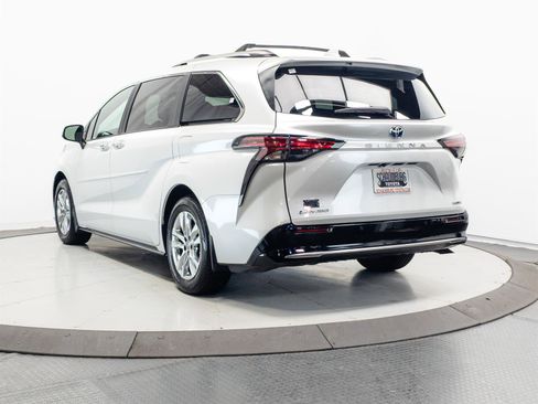 Certified 2025 Toyota Sienna Limited AWD/4WD image 10