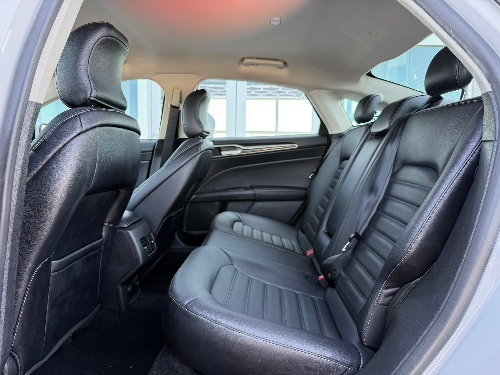 Used 2018 Ford Fusion SE w/ Equipment Group 602A FWD image 16