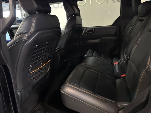 Used 2023 Ford Bronco Badlands image 13