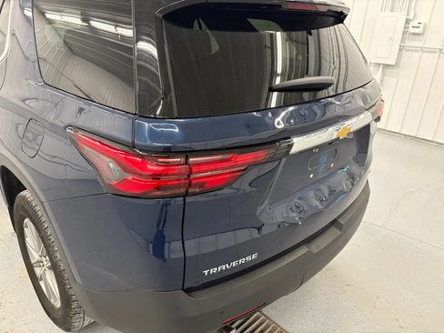 Used 2022 Chevrolet Traverse LT FWD image 47