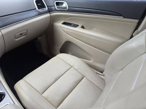 Certified 2020 Jeep Grand Cherokee Limited w/ Luxury Group II AWD/4WD image 17