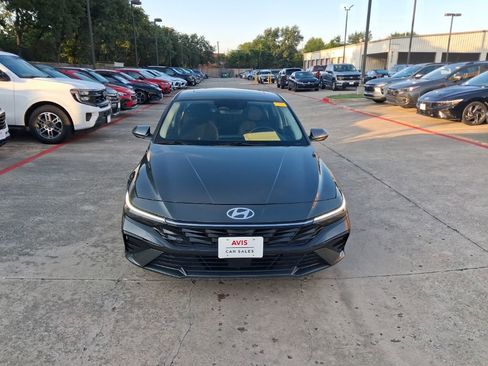 Used 2025 Hyundai Elantra SEL FWD image 5