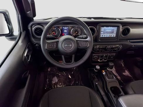 Used 2023 Jeep Gladiator Sport AWD/4WD image 21