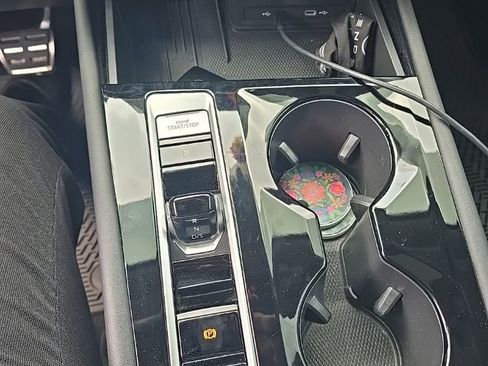 Used 2025 Volkswagen Atlas Peak Edition SE AWD/4WD image 8
