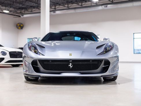 Used 2019 Ferrari 812 Superfast RWD image 2