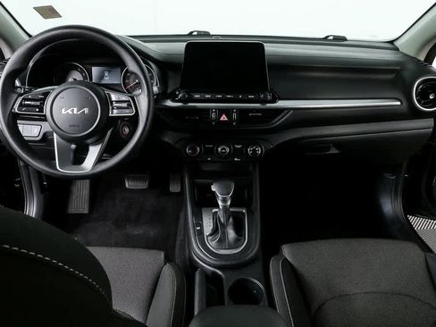 Used 2024 Kia Forte LXS w/ LXS Technology Package FWD image 17