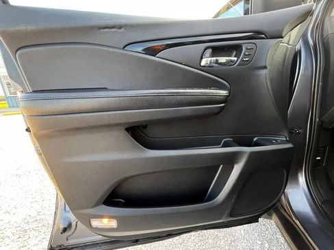 Used 2017 Honda Pilot Touring image 15