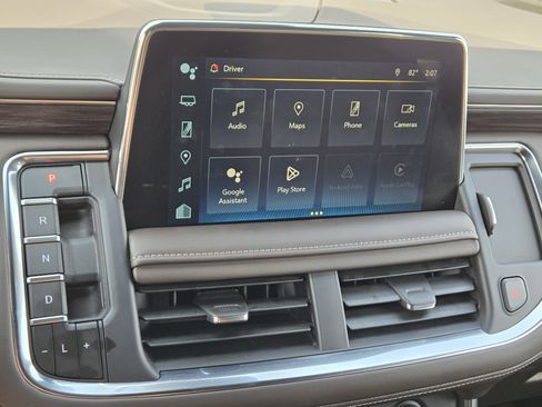 Used 2024 Chevrolet Suburban LT w/ Luxury Package RWD image 28