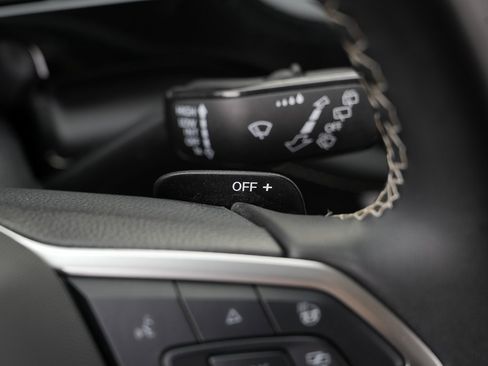 Used 2024 Volkswagen Atlas SE image 50