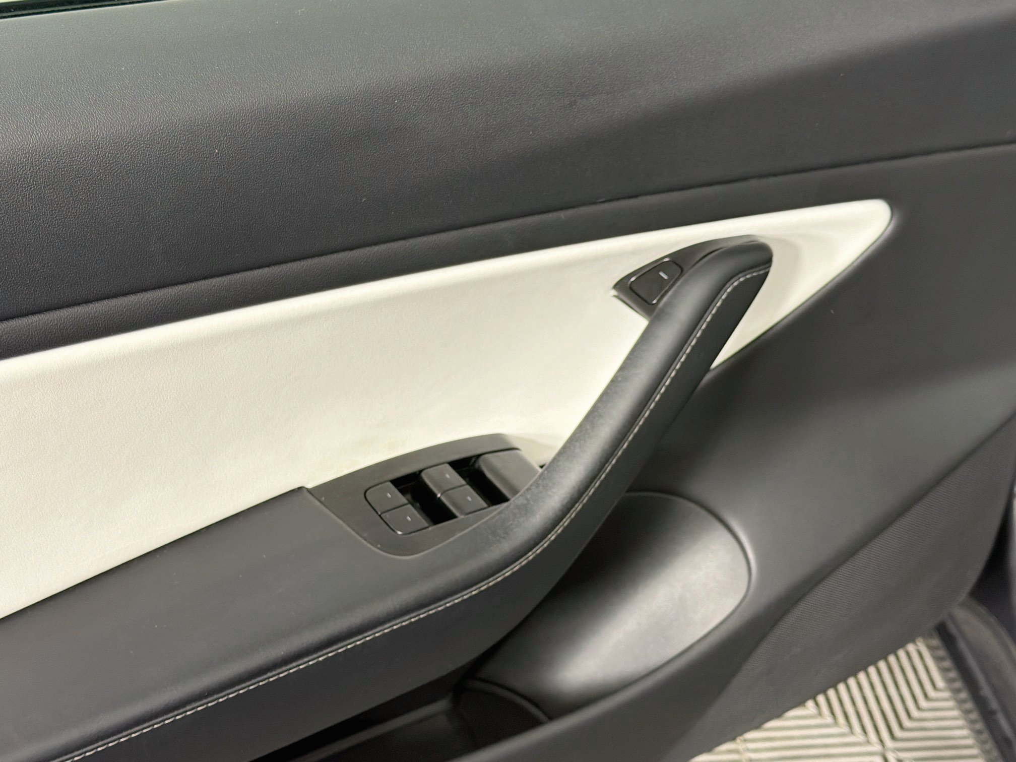 Used 2018 Tesla Model 3 Mid Range RWD image 15