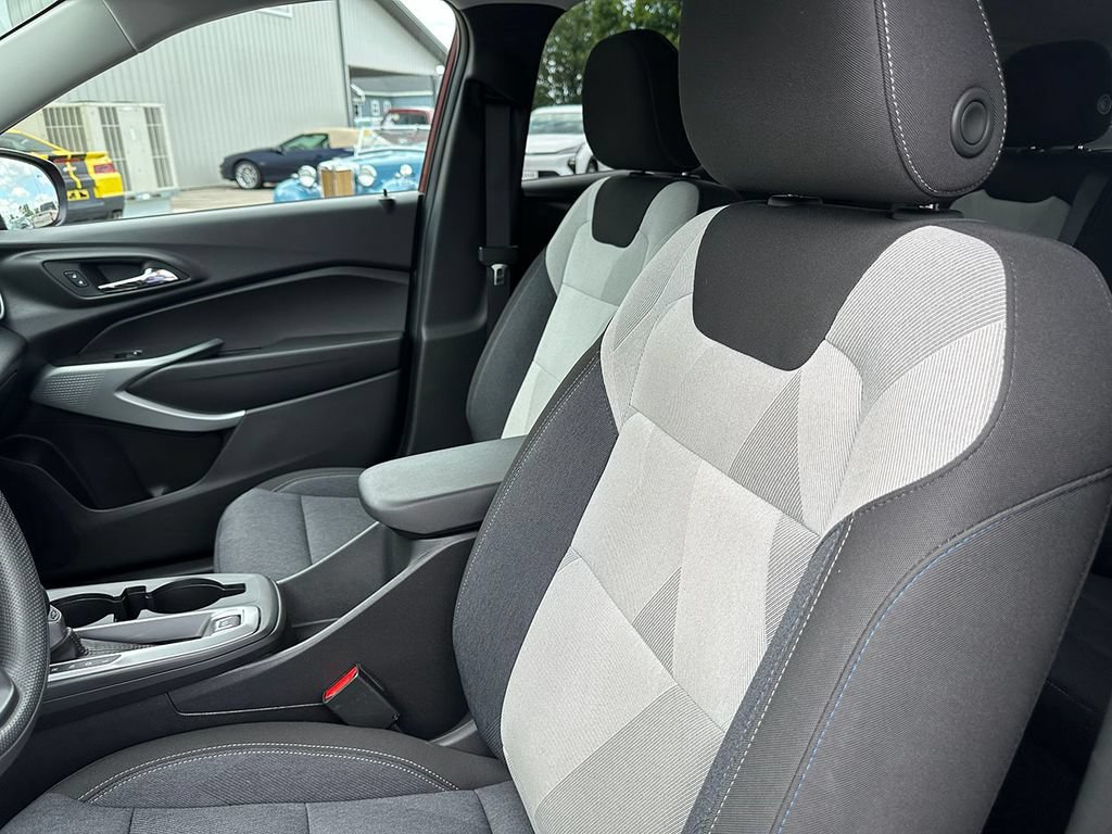Used 2024 Chevrolet Trax LS w/ LS Convenience Package FWD image 17