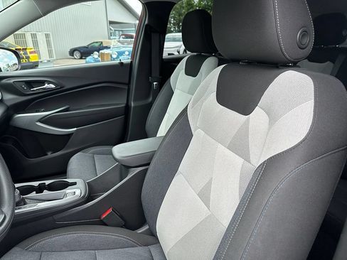 Used 2024 Chevrolet Trax LS w/ LS Convenience Package FWD image 17