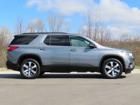 Used 2019 Chevrolet Traverse LT w/ LT Premium Package AWD/4WD image 2