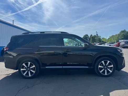 Used 2023 Honda Pilot Touring image 1