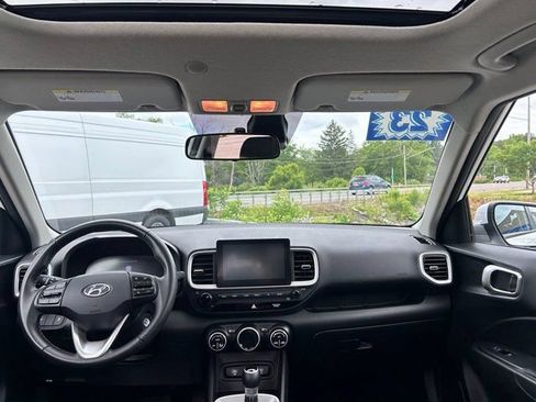 Used 2023 Hyundai Venue SEL w/ Cargo Package FWD image 12