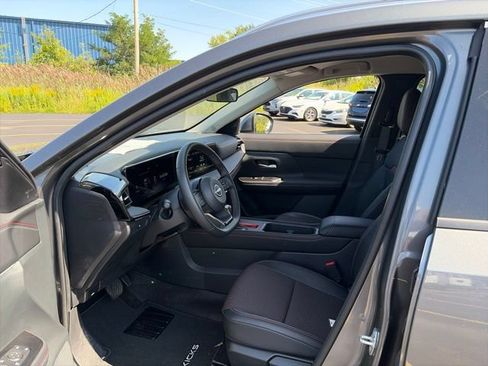 Used 2025 Nissan Kicks SR AWD/4WD image 14
