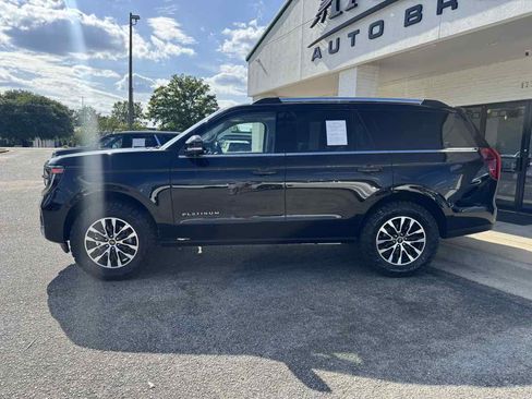 Used 2025 Ford Expedition Platinum AWD/4WD image 8