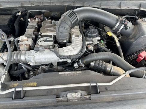 Used 2017 Nissan Titan SV image 25