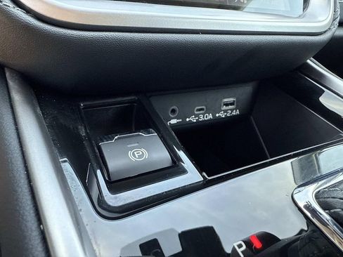 Used 2023 Subaru Outback Premium image 29