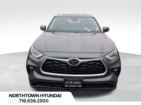 Used 2022 Toyota Highlander XLE image 5