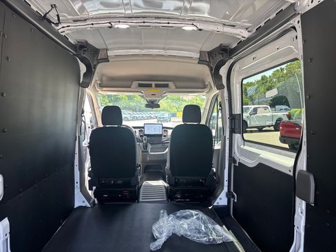 New 2026 Ford Transit 250 148 Medium Roof w/ Load Area Protection Package RWD image 15