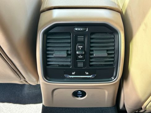 Used 2022 Porsche Macan S AWD/4WD image 31