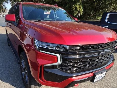 Used 2023 Chevrolet Suburban Z71 w/ Z71 Off-Road Package AWD/4WD image 2