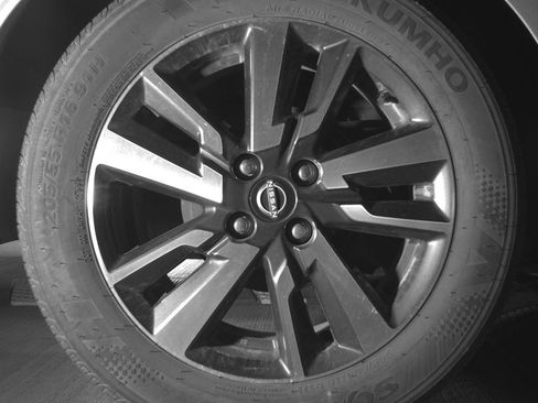 Used 2025 Nissan Versa SV image 15