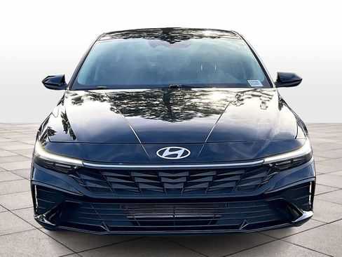 Used 2024 Hyundai Elantra SE image 3