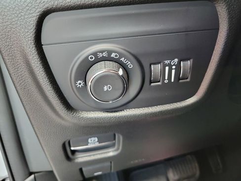 New 2025 Jeep Grand Cherokee L Limited w/ Black Appearance Package AWD/4WD image 21