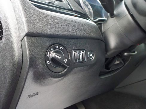 Used 2023 Chrysler 300 Touring L w/ Popular Equipment Group image 19