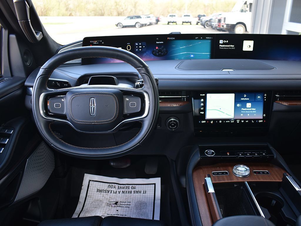 Used 2025 Lincoln Navigator L Black Label AWD/4WD image 17