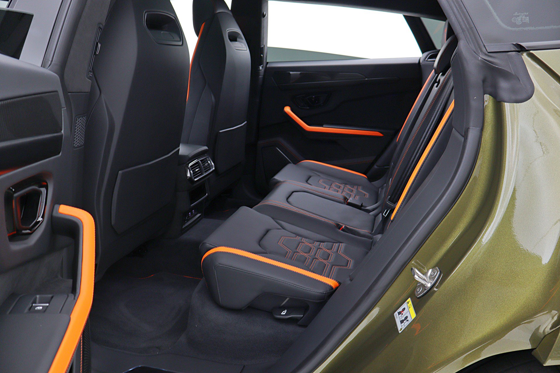 Used 2026 Lamborghini Urus SE AWD/4WD image 36