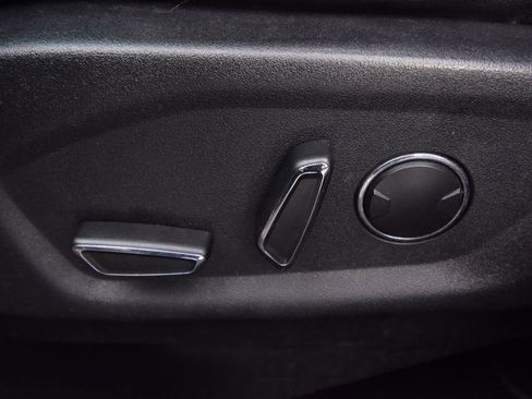 Used 2017 Ford Explorer XLT w/ Equipment Group 202A image 27