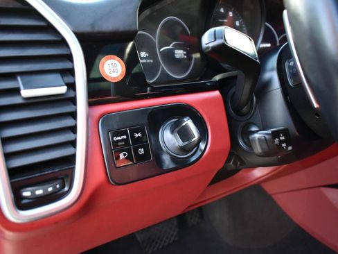 Used 2019 Porsche Cayenne AWD/4WD image 42