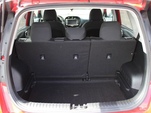 Used 2025 Kia Soul LX w/ LX Technology Package FWD image 13